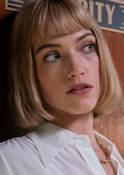 Violett Beane photo