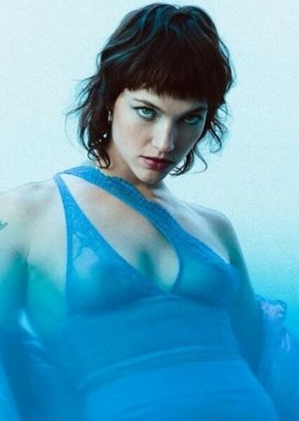 Violett Beane photo