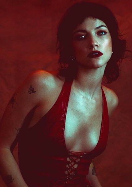 Violett Beane photo