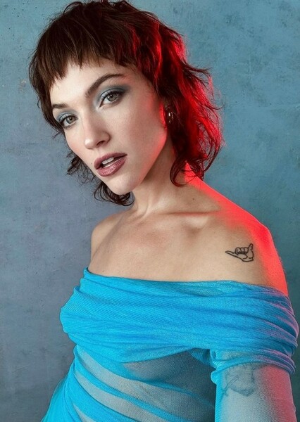 Violett Beane photo