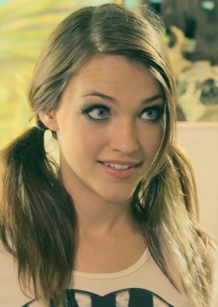Violett Beane photo