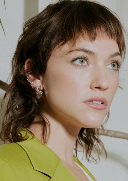Violett Beane photo