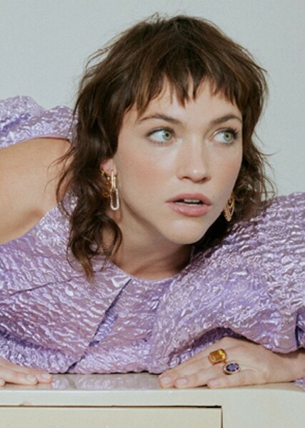 Violett Beane photo