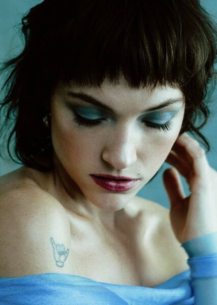 Violett Beane photo