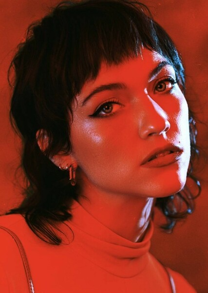 Violett Beane photo