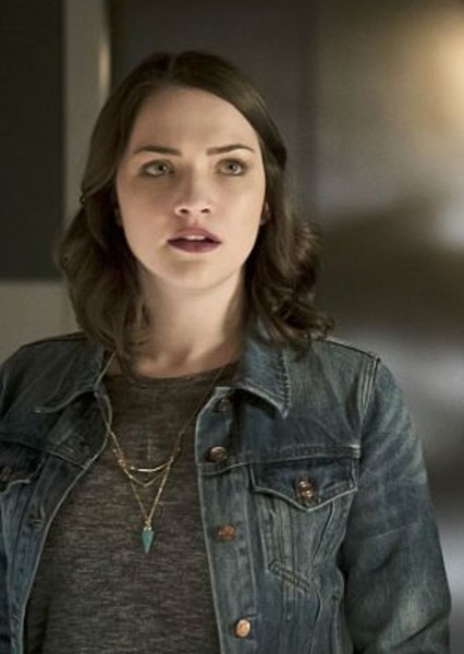 Violett Beane photo