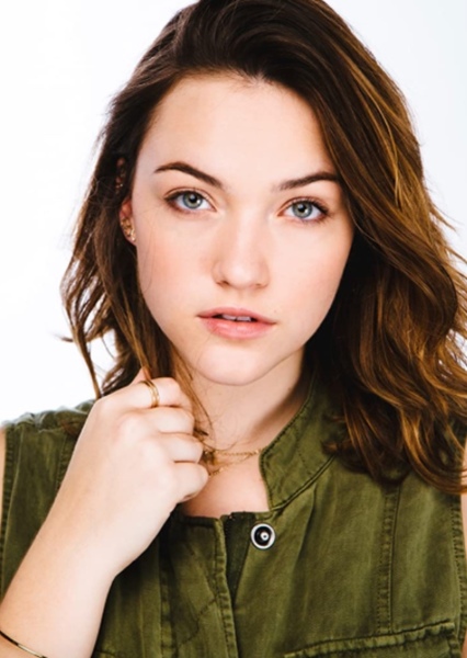 Violett Beane photo