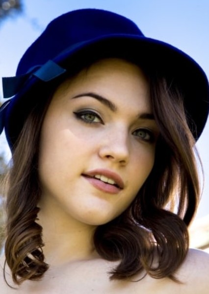 Violett Beane photo