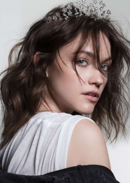 Violett Beane photo