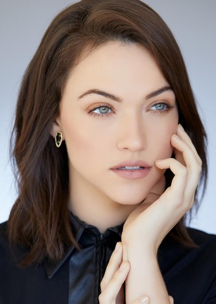 Violett Beane photo