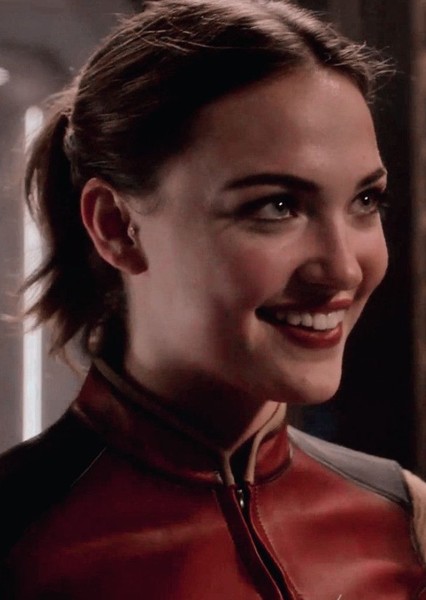 Violett Beane photo