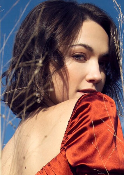 Violett Beane photo