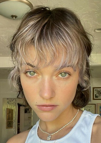 Violett Beane photo