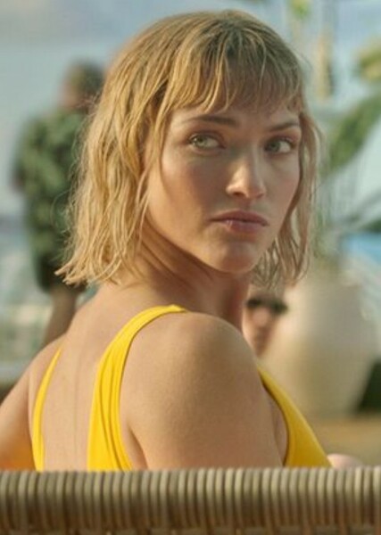 Violett Beane photo