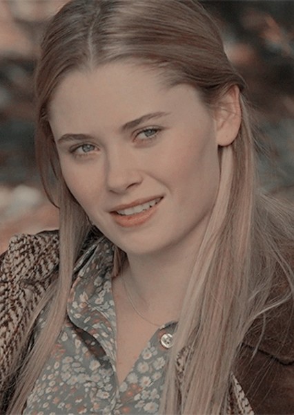 Virginia Gardner photo
