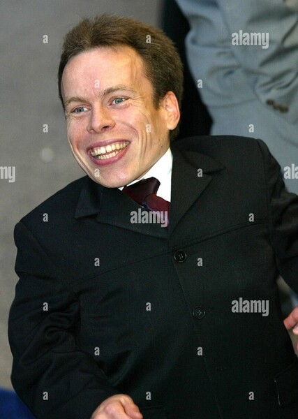 Warwick Davis photo