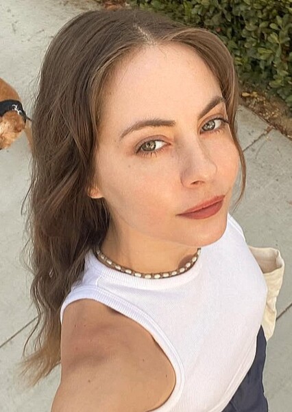 Willa Holland photo