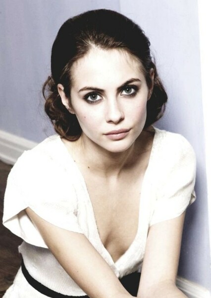 Willa Holland photo