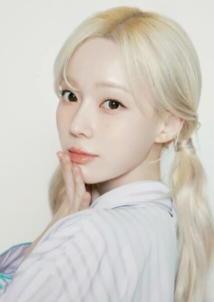 WINTER (Kim Min-jeong) photo