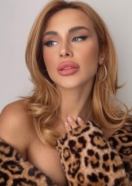 Xenia Astahova photo