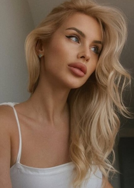 Xenia Astahova photo