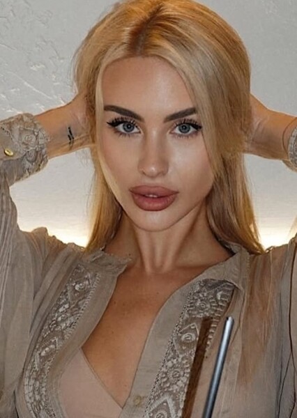 Xenia Astahova photo