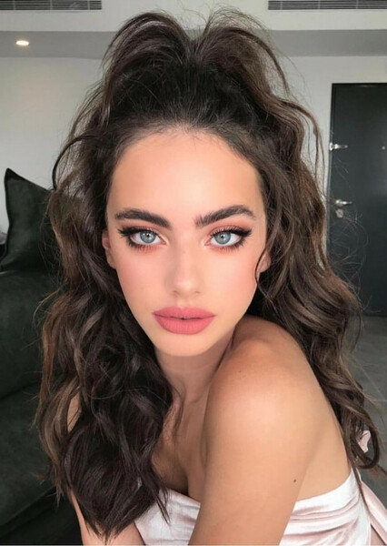 Yael Shelbia photo