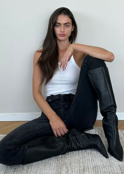 Yael Shelbia photo