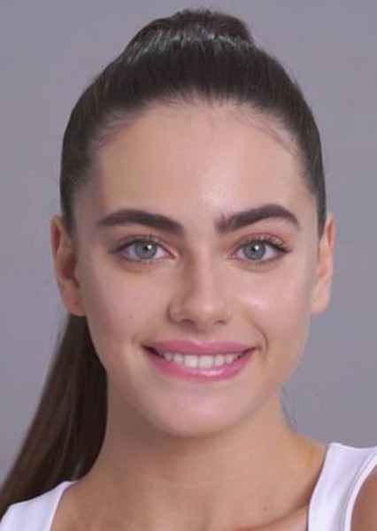 Yael Shelbia photo