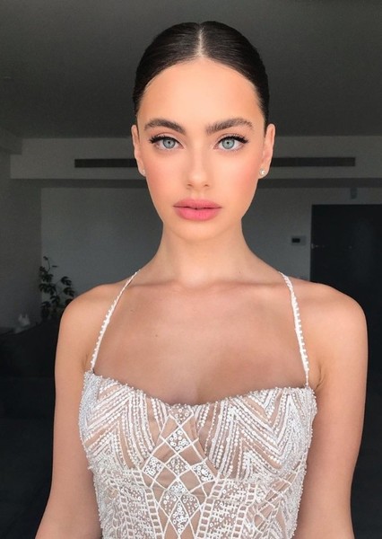 Yael Shelbia photo