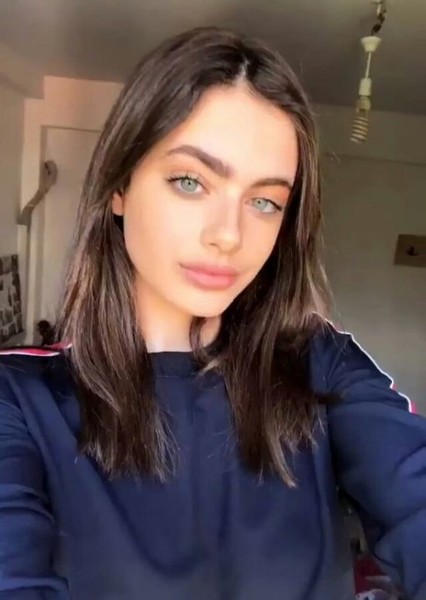 Yael Shelbia photo