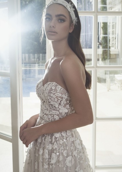 Yael Shelbia photo