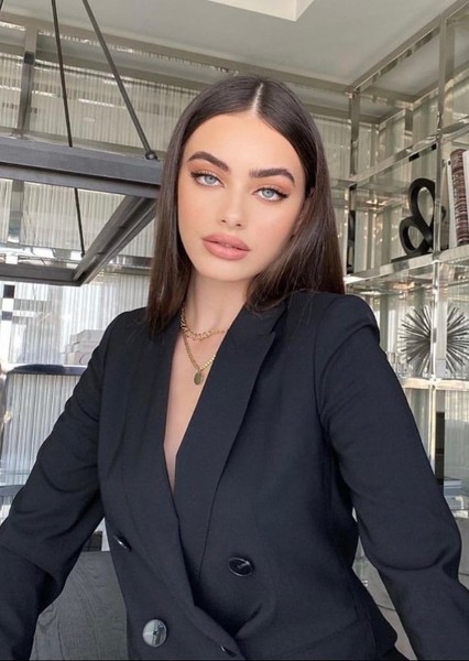 Yael Shelbia photo