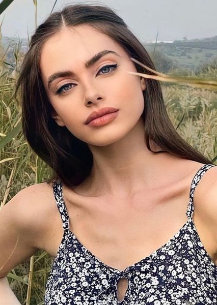 Yael Shelbia photo