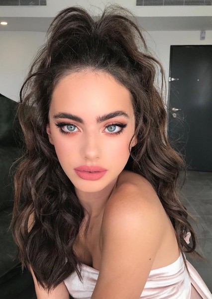 Yael Shelbia photo