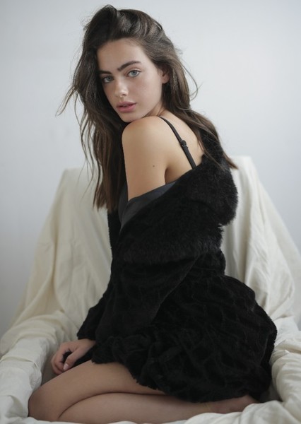 Yael Shelbia photo