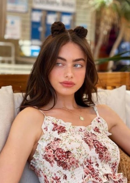 Yael Shelbia photo