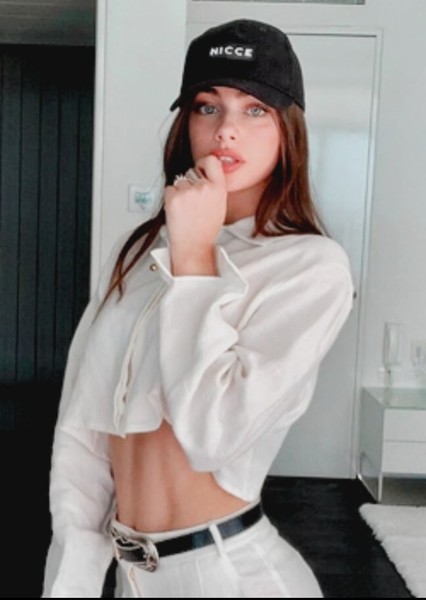 Yael Shelbia photo