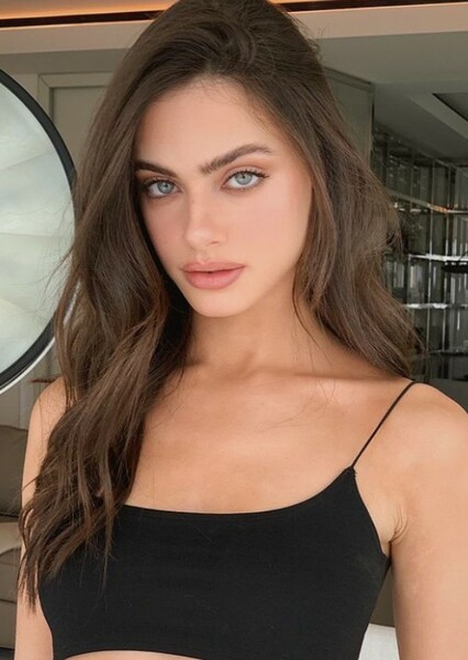 Yael Shelbia photo