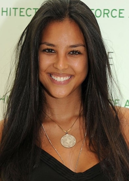 Yanna Lavigne photo