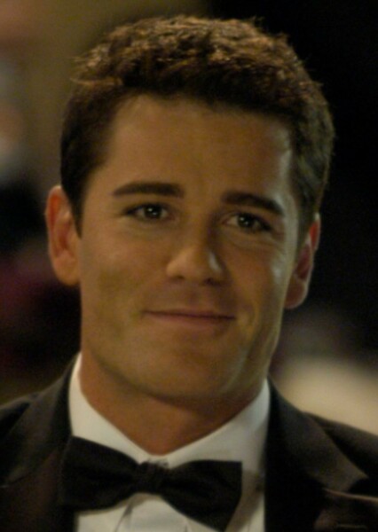 Yannick Bisson photo