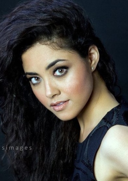 Yasmine Al-Bustami photo