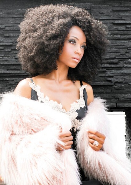 Yaya DaCosta photo