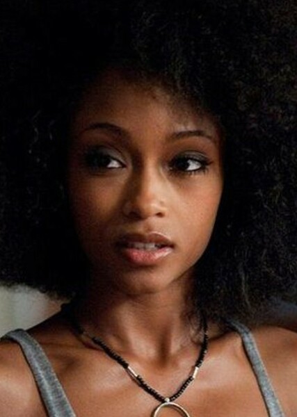 Yaya DaCosta photo