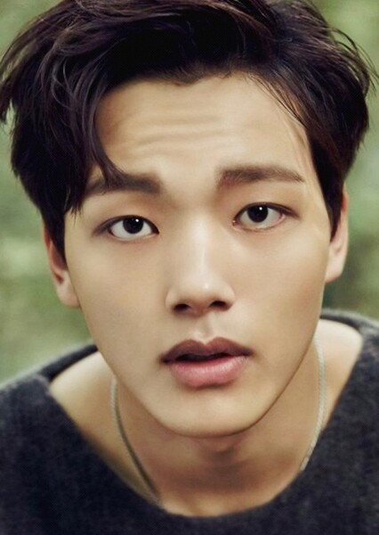 Yeo Jin-goo photo