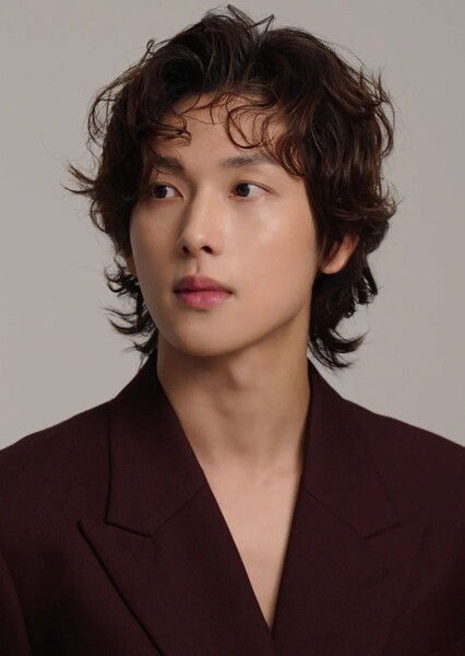 Yim Si-wan as Lili in Danish Girl Korean Version