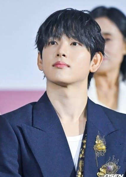 Yim Si-wan photo