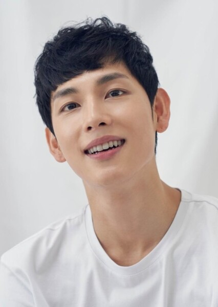 Yim Si-wan photo