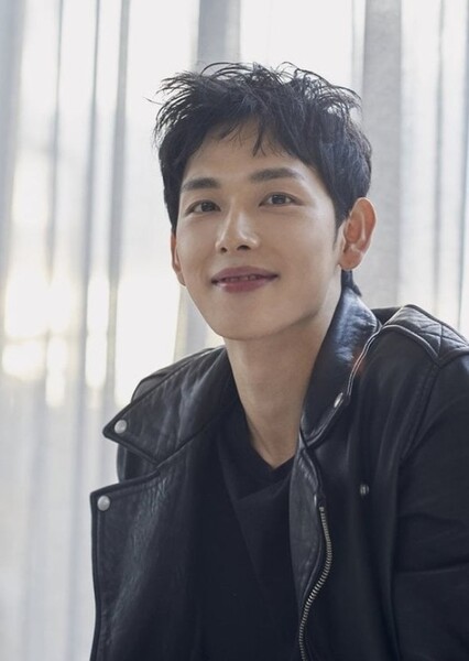 Yim Si-wan photo