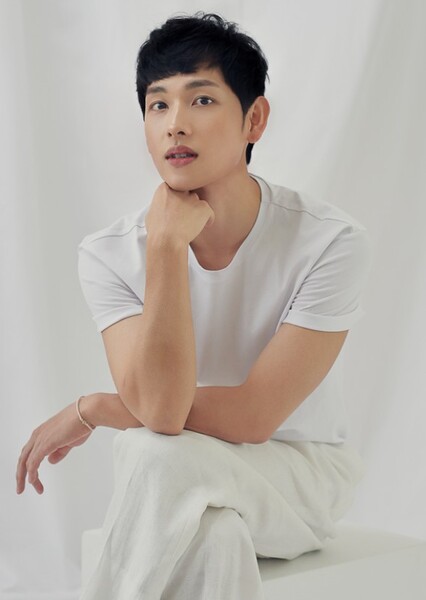Yim Si-wan photo